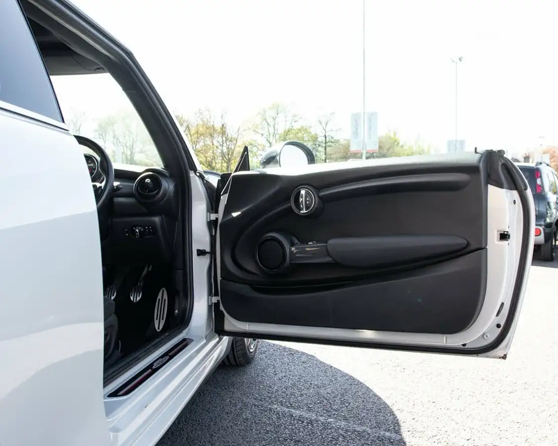2019-mini-cooper-15-cooper-sport-hatchback-3d-big-13