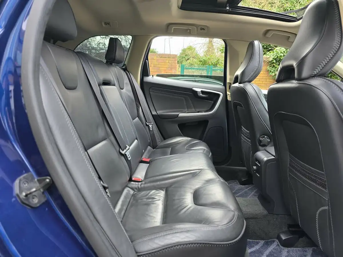 2010-volvo-xc60-20-t5-se-big-28
