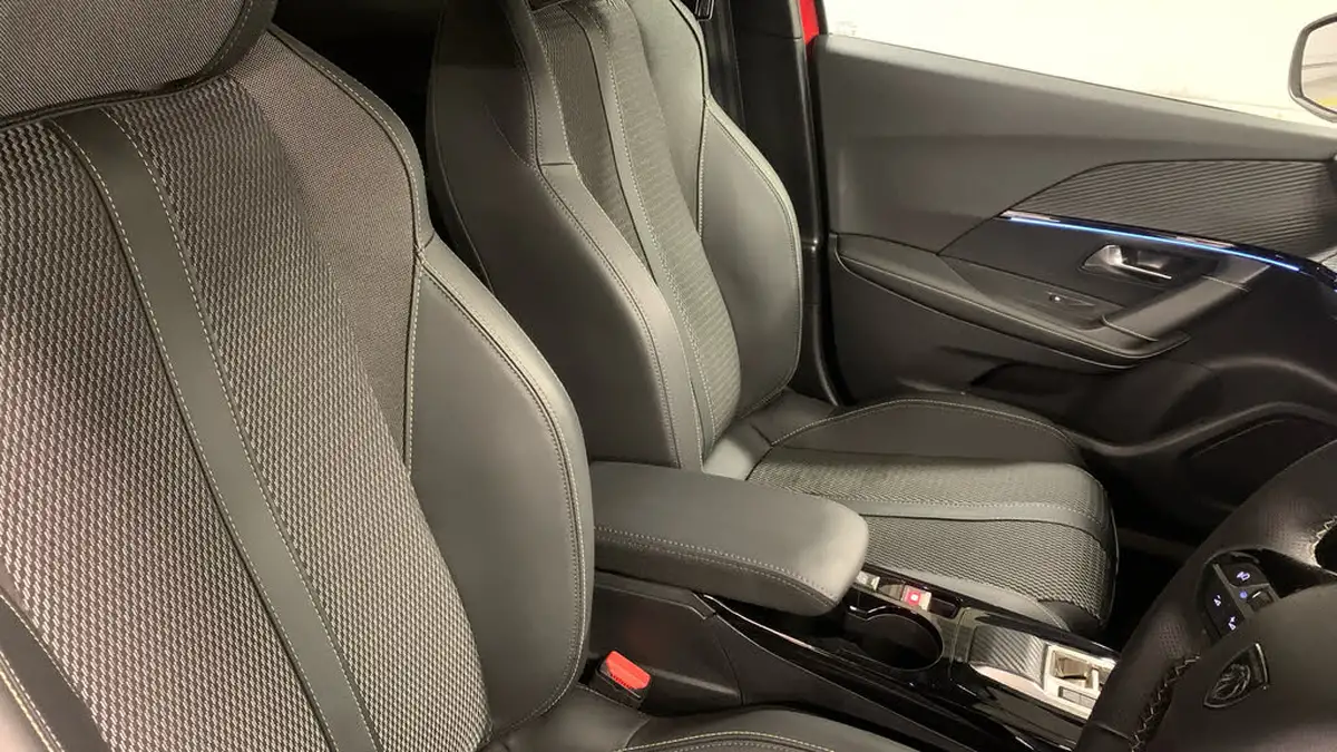 2024-peugeot-2008-suv-e-gt-136ps-50kwh-big-41