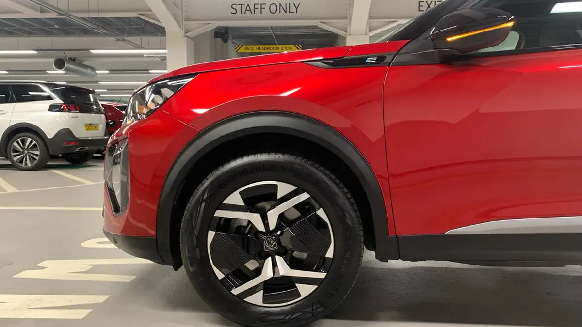 2024-peugeot-2008-suv-e-gt-136ps-50kwh-big-13
