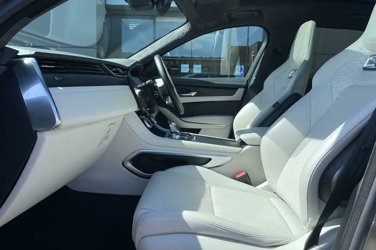 2023-jaguar-f-pace-20-d200-r-dynamic-hse-black-big-33