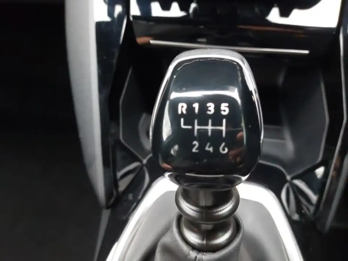 2024-peugeot-2008-suv-12-puretech-allure-130ps-big-17