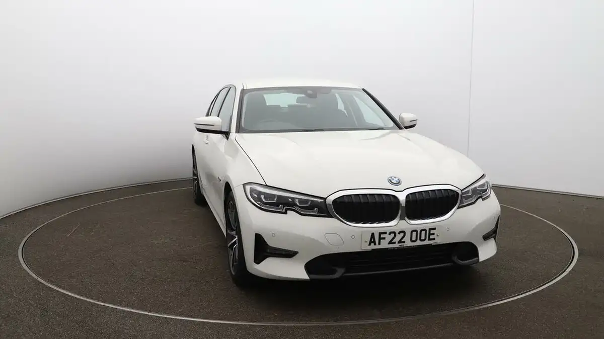 2022-bmw-3-series-20-330e-sport-pro-saloon-4d-big-32