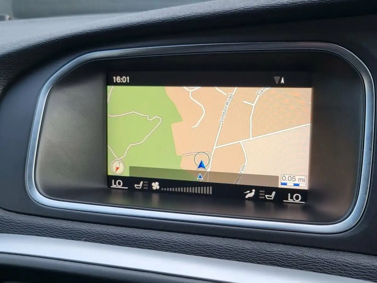 2018-volvo-v40-15-t2-r-design-pro-big-25