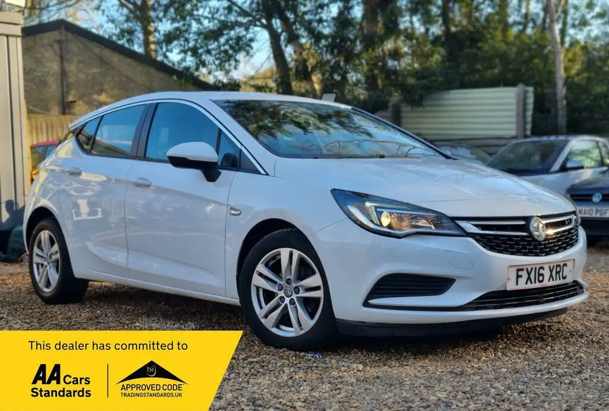 2016-vauxhall-astra-16cdti-design-110ps-ecoflex-ss-hatchback-big-0