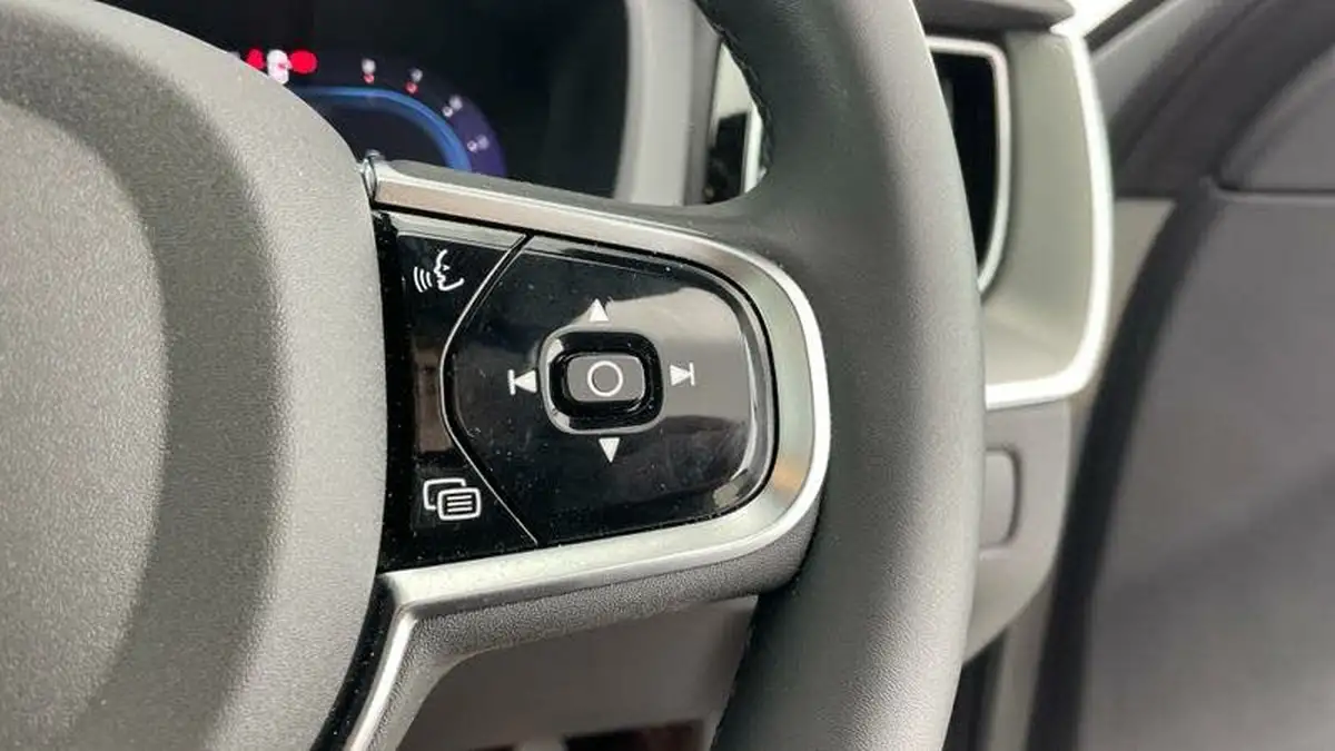 2024-volvo-xc60-20-b5-plus-big-22