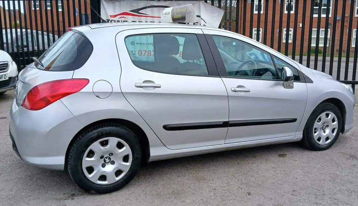 2011-peugeot-308-16td-access-16hdi-92bhp-fap-big-31
