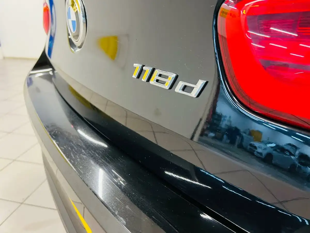2017-bmw-1-series-20td-118d-sport-5d-big-32