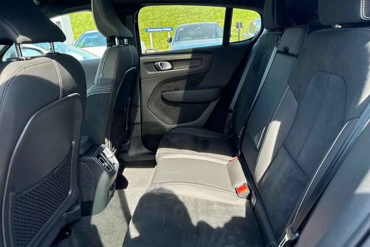 2022-volvo-c40-e-twin-recharge-pro-big-16