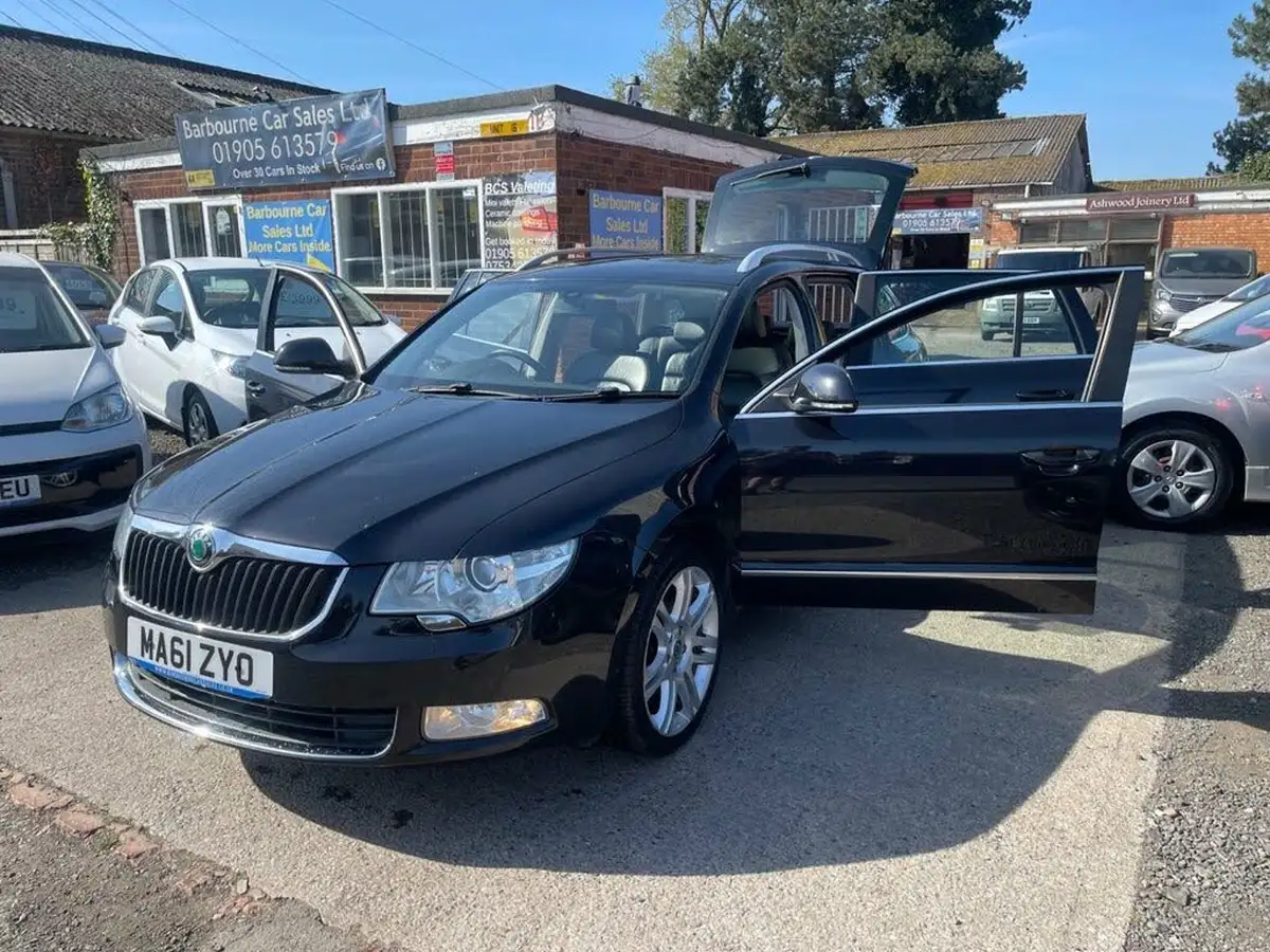 2011-skoda-superb-20td-elegance-172ps-estate-dsg-big-0