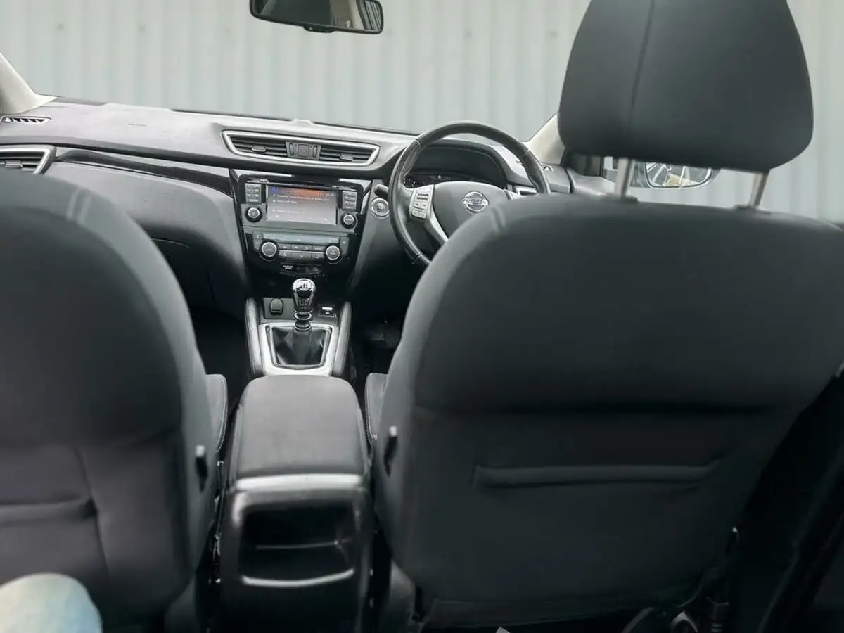 2015-nissan-qashqai-12-n-tec-big-24