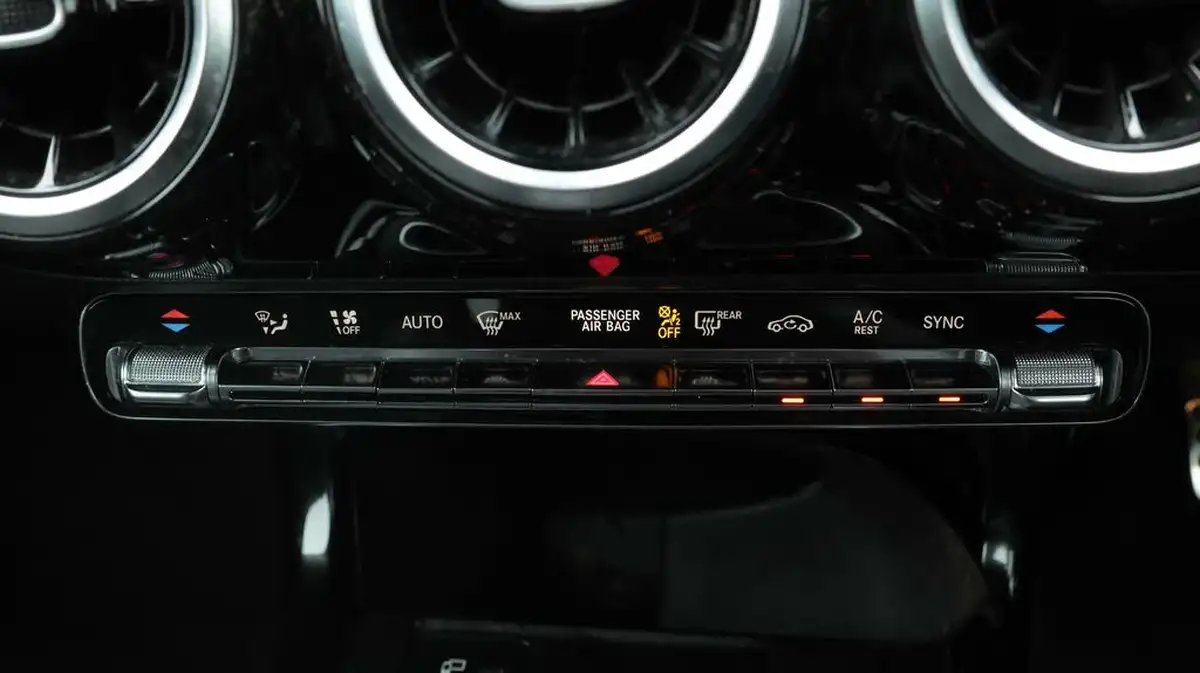 2020-mercedes-benz-a-class-13-a200-amg-line-hatchback-5d-big-12