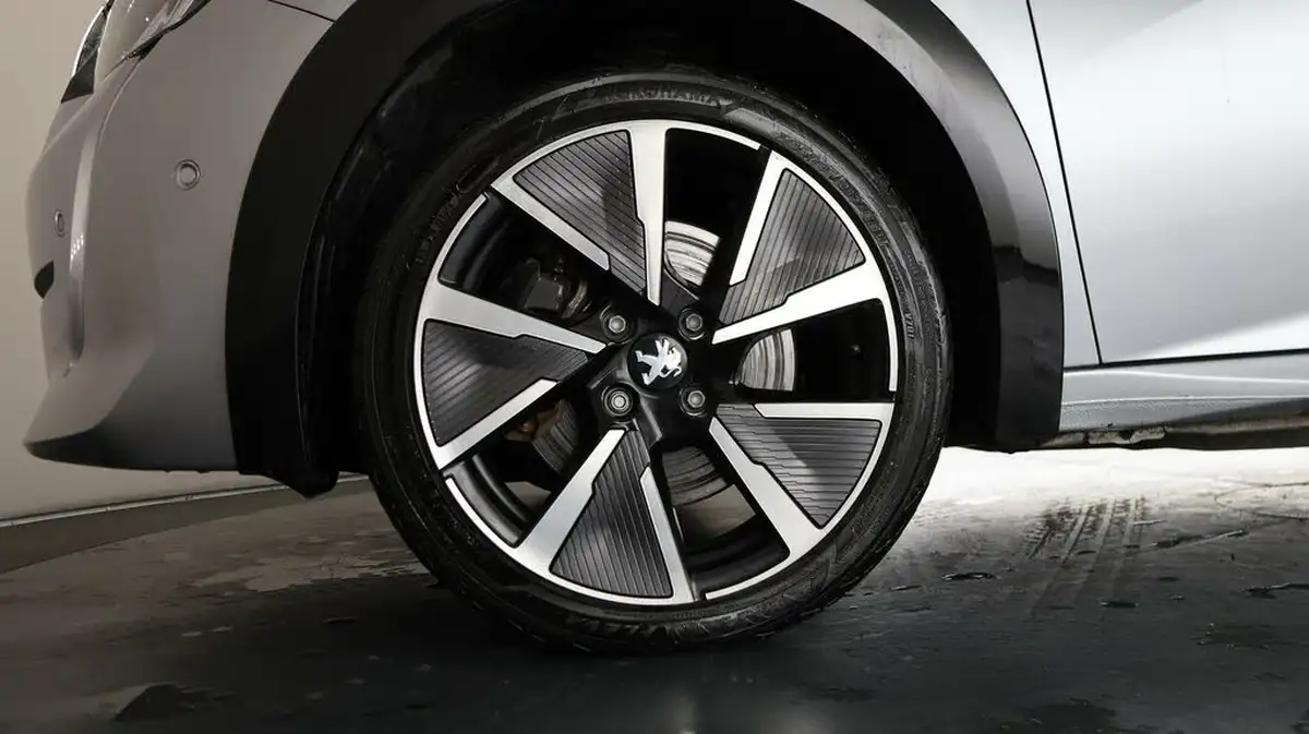 2021-peugeot-208-e-gt-50kwh-big-16