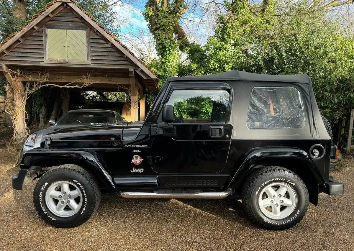 1997-jeep-wrangler-40-sahara-hard-big-12