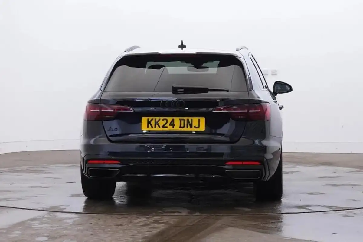 2024-audi-a4-avant-20-35-tdi-black-edition-big-8