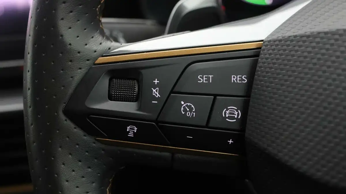 2021-cupra-formentor-14-e-hybrid-v2-big-20