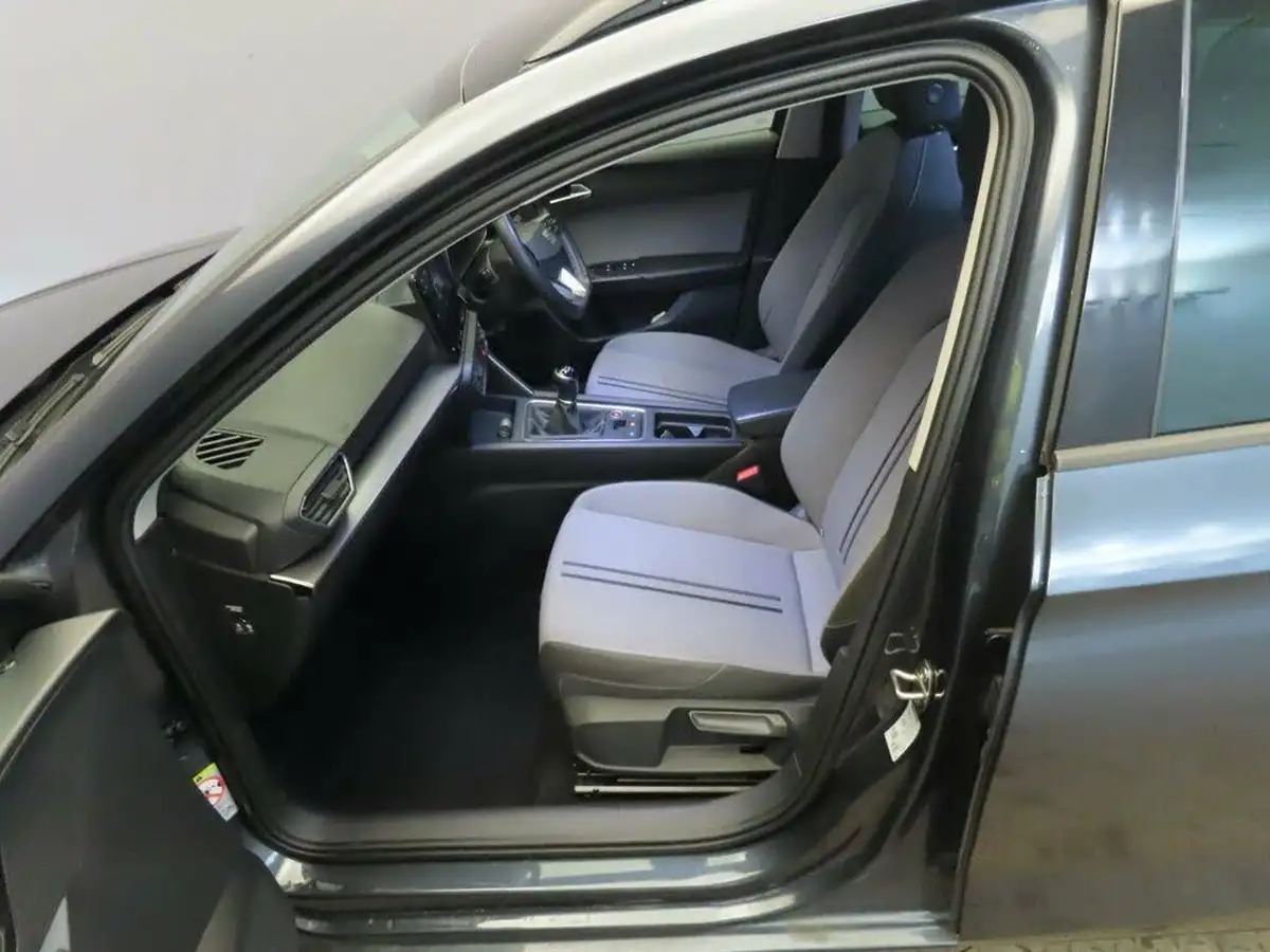 2022-seat-leon-20tdi-se-dynamic-estate-big-3