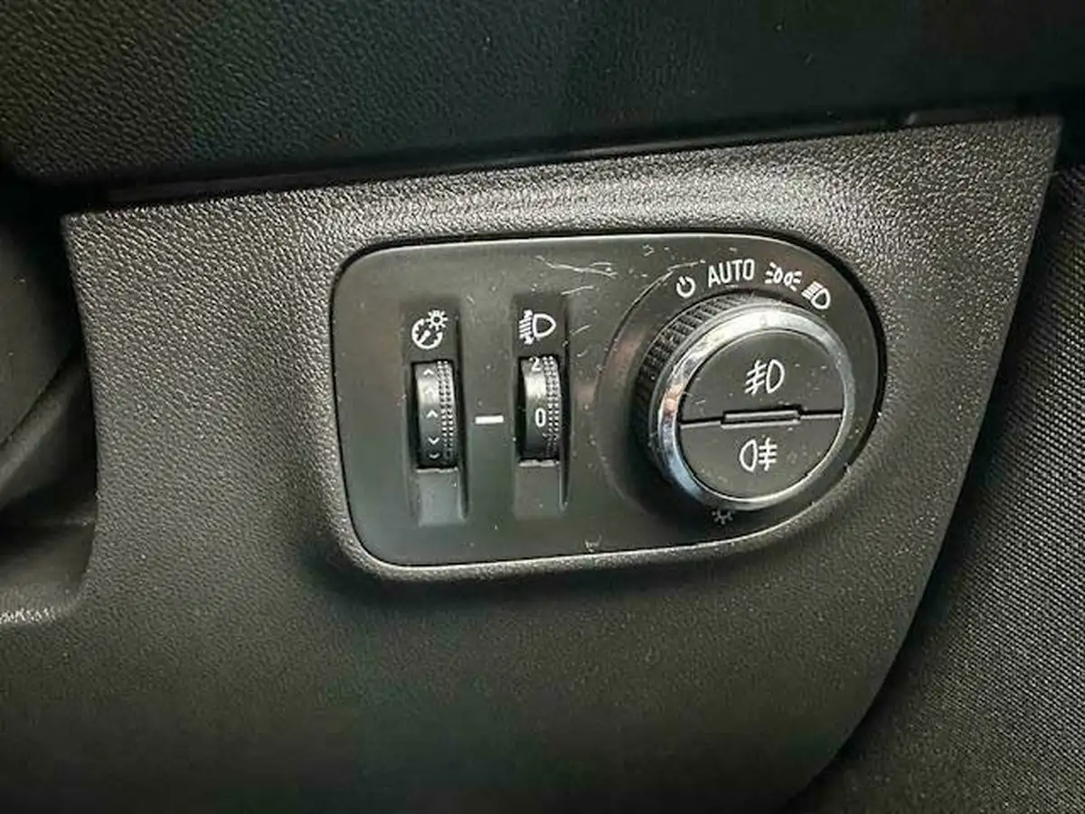 2019-vauxhall-corsa-14i-sri-nav-90ps-5d-auto-big-14