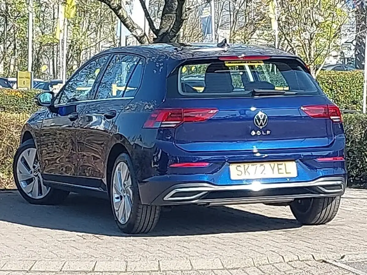 2022-volkswagen-golf-15-tsi-style-130ps-hatchback-big-1