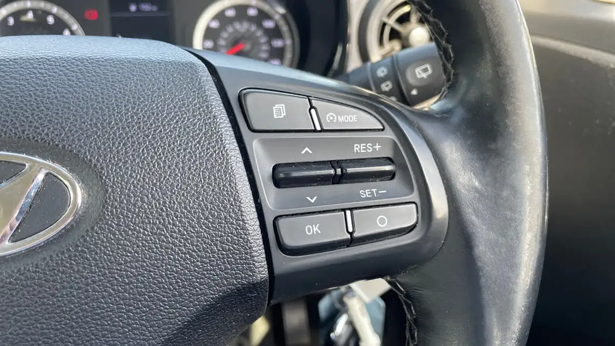 2022-hyundai-i10-12-se-connect-big-24