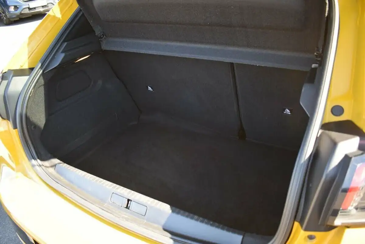 2023-peugeot-208-12-puretech-allure-premium-100ps-big-19