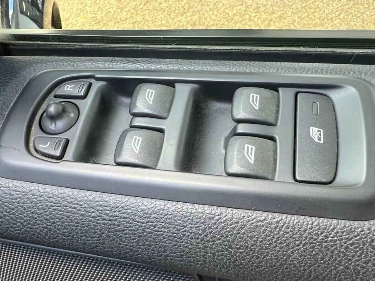 2014-land-rover-discovery-4-30td-gs-auto-big-25