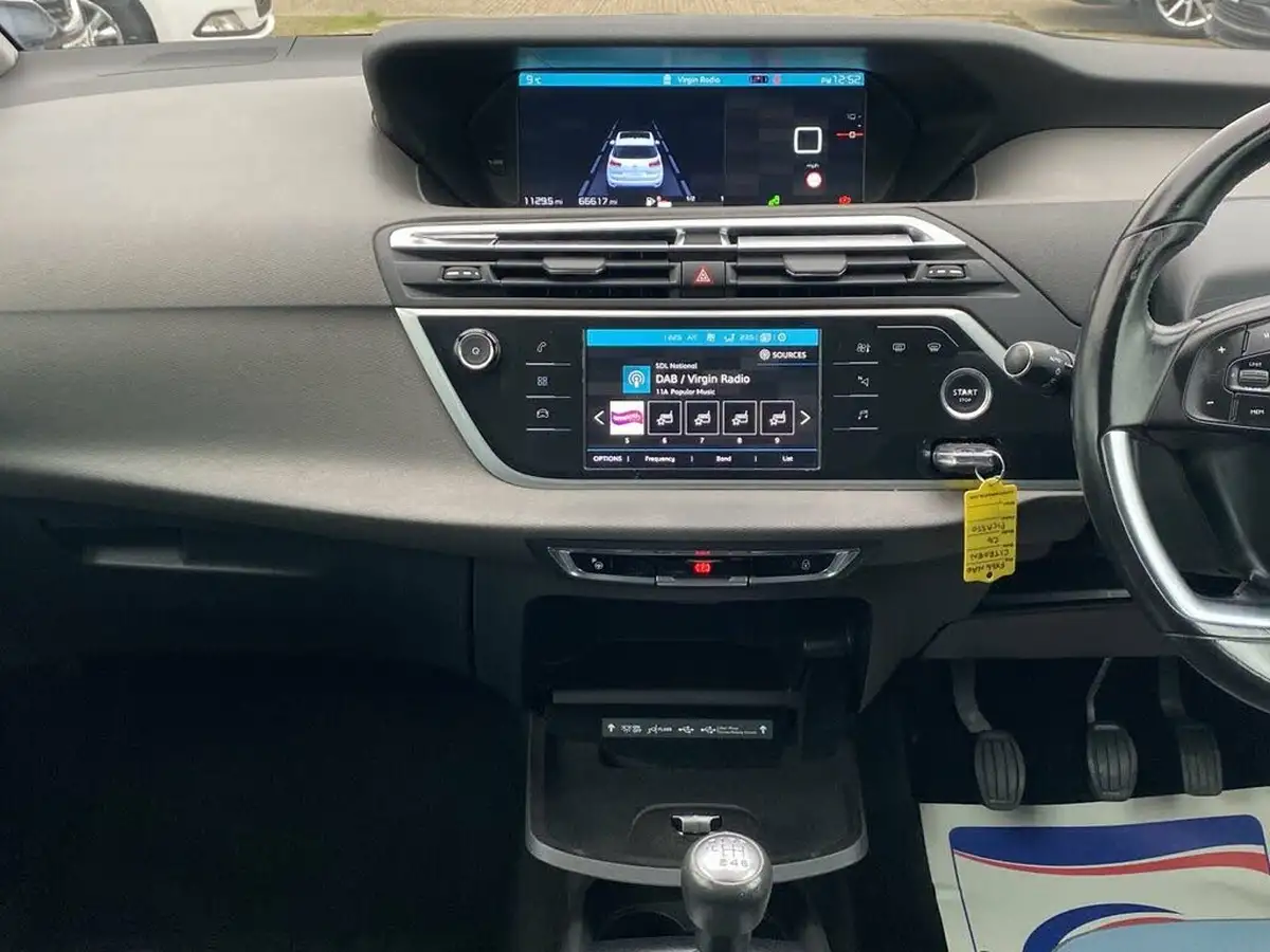 2016-citroen-c4-picasso-12-puretech-feel-big-33