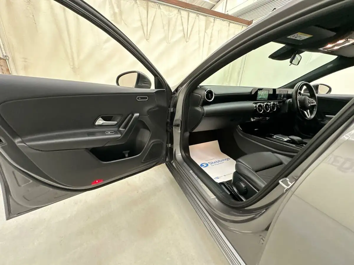 2021-mercedes-benz-a-class-13-a180-se-7g-dct-big-30