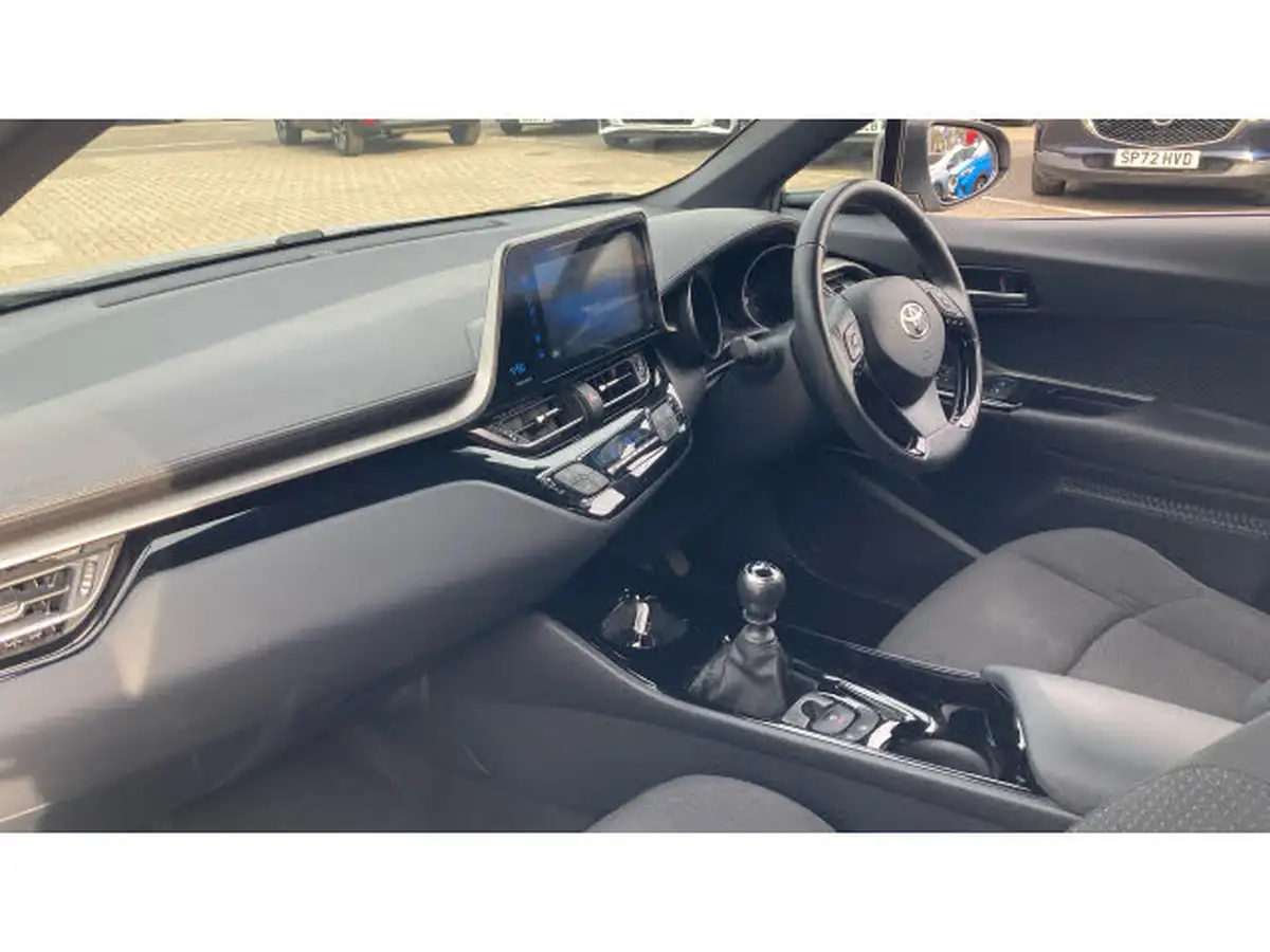 2019-toyota-c-hr-12-design-big-8