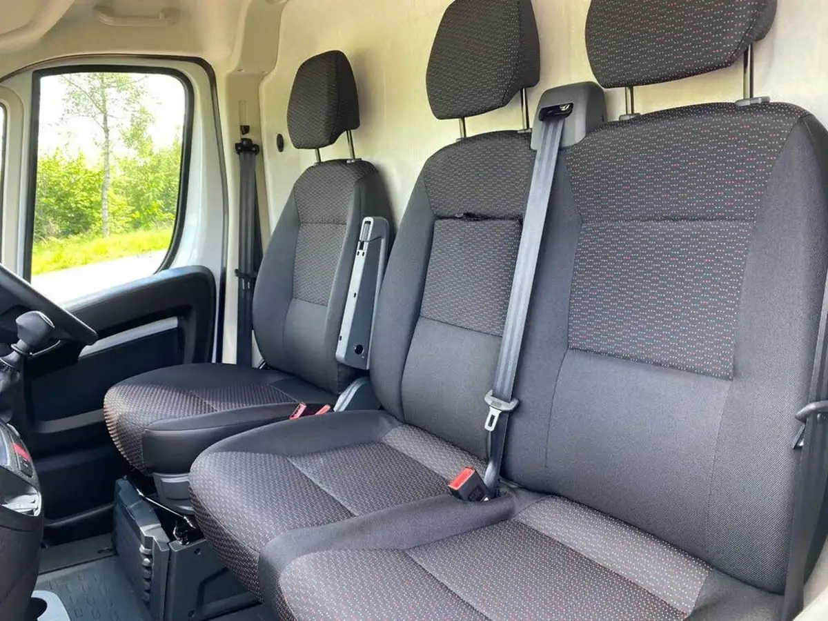 2024-peugeot-boxer-22-bluehdi-professional-premium-335-l3h2-panel-big-31