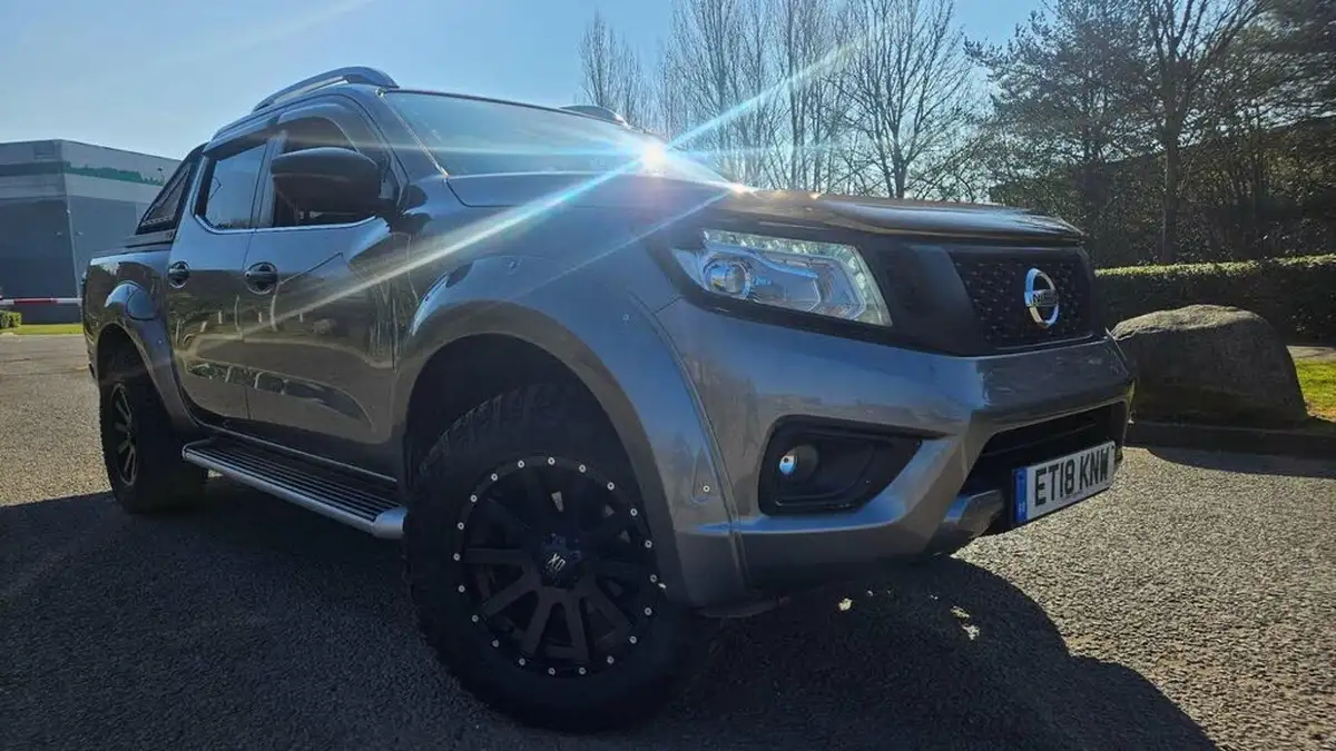2018-nissan-navara-23dci-tekna-auto-big-0