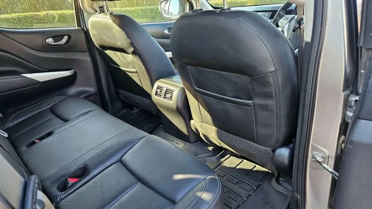 2018-nissan-navara-23dci-tekna-auto-big-24