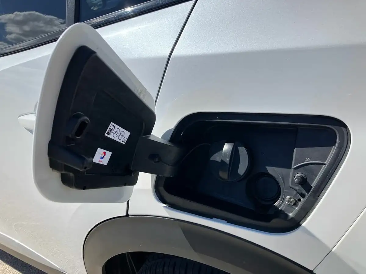 2021-peugeot-2008-suv-12-puretech-gt-eat8-big-25