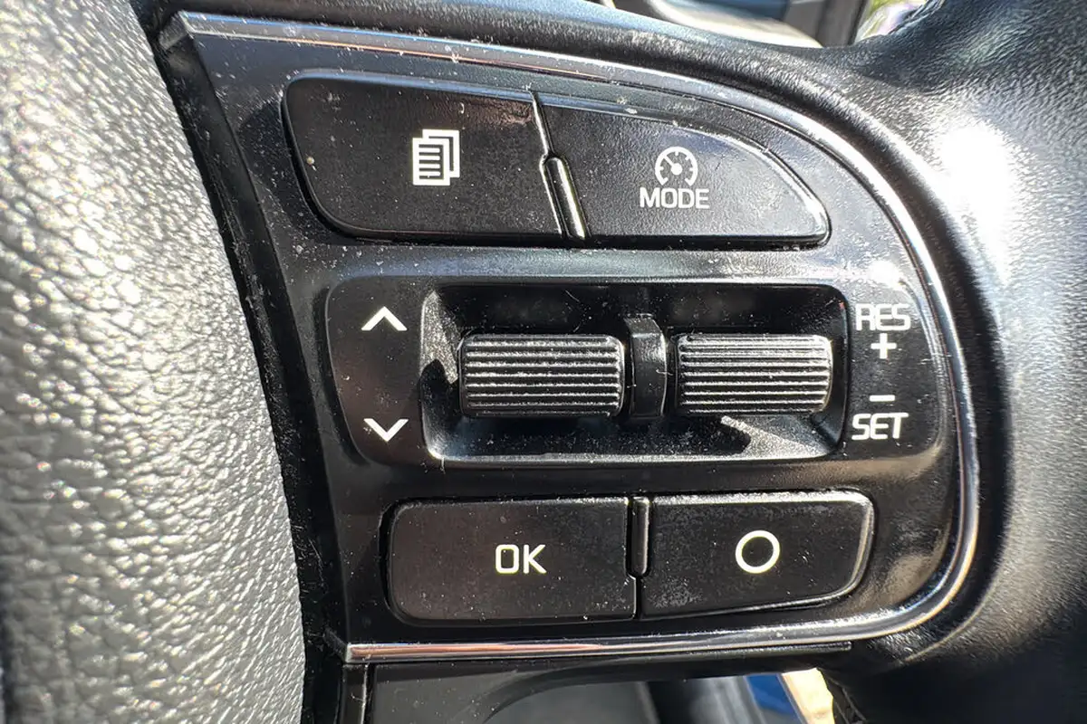 2017-kia-niro-16-gdi-2-157kwh-lithium-ion-big-28