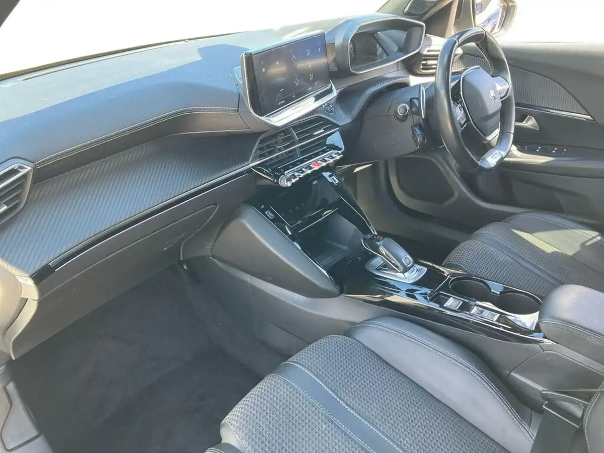 2021-peugeot-2008-suv-12-puretech-gt-eat8-big-5