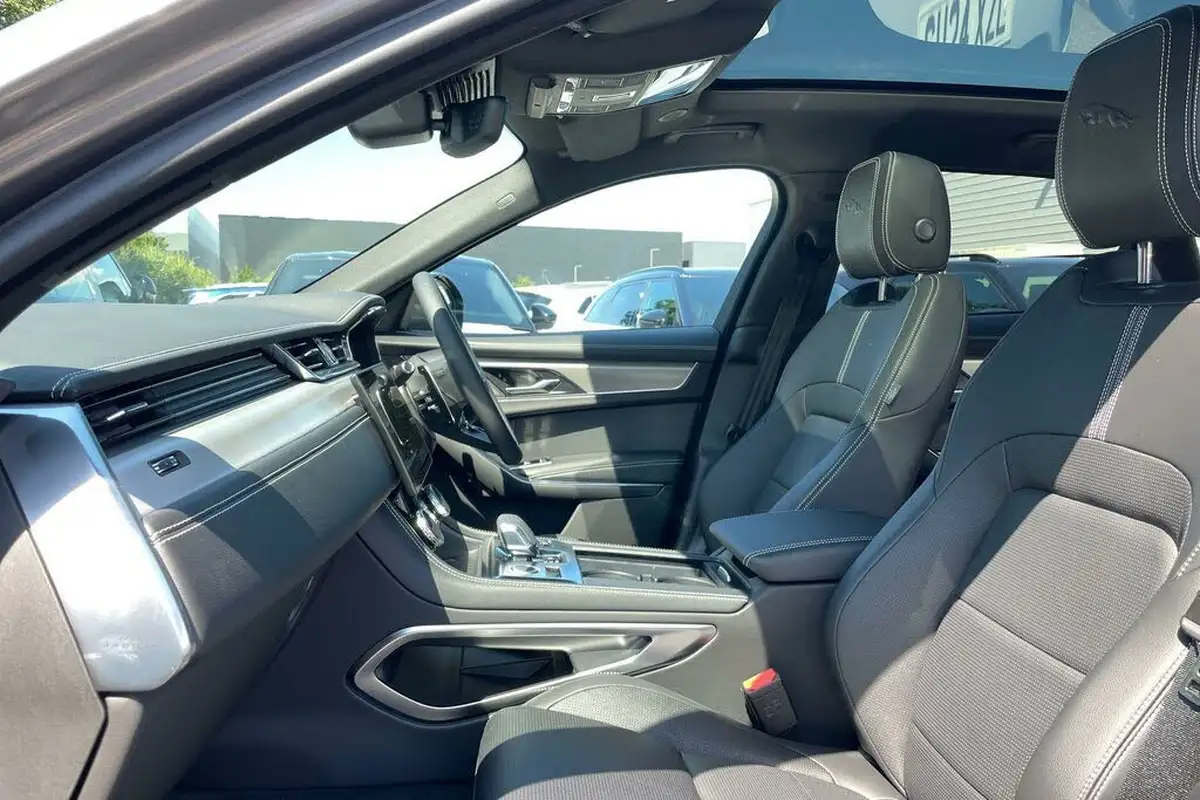 2024-jaguar-f-pace-20-d200-r-dynamic-se-black-big-37
