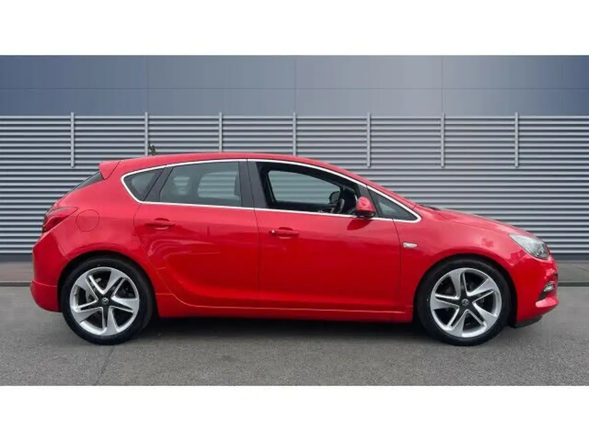 2013-vauxhall-astra-16-limited-edition-big-4