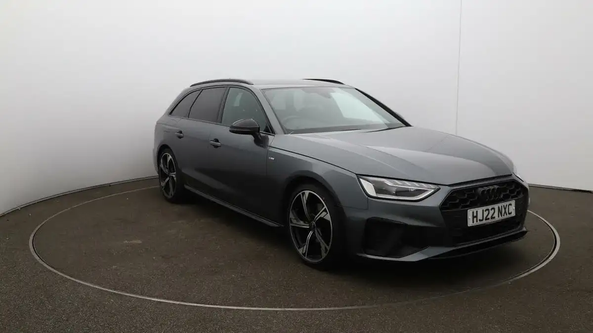 2022-audi-a4-avant-20-35-tfsi-black-edition-s-tronic-big-35