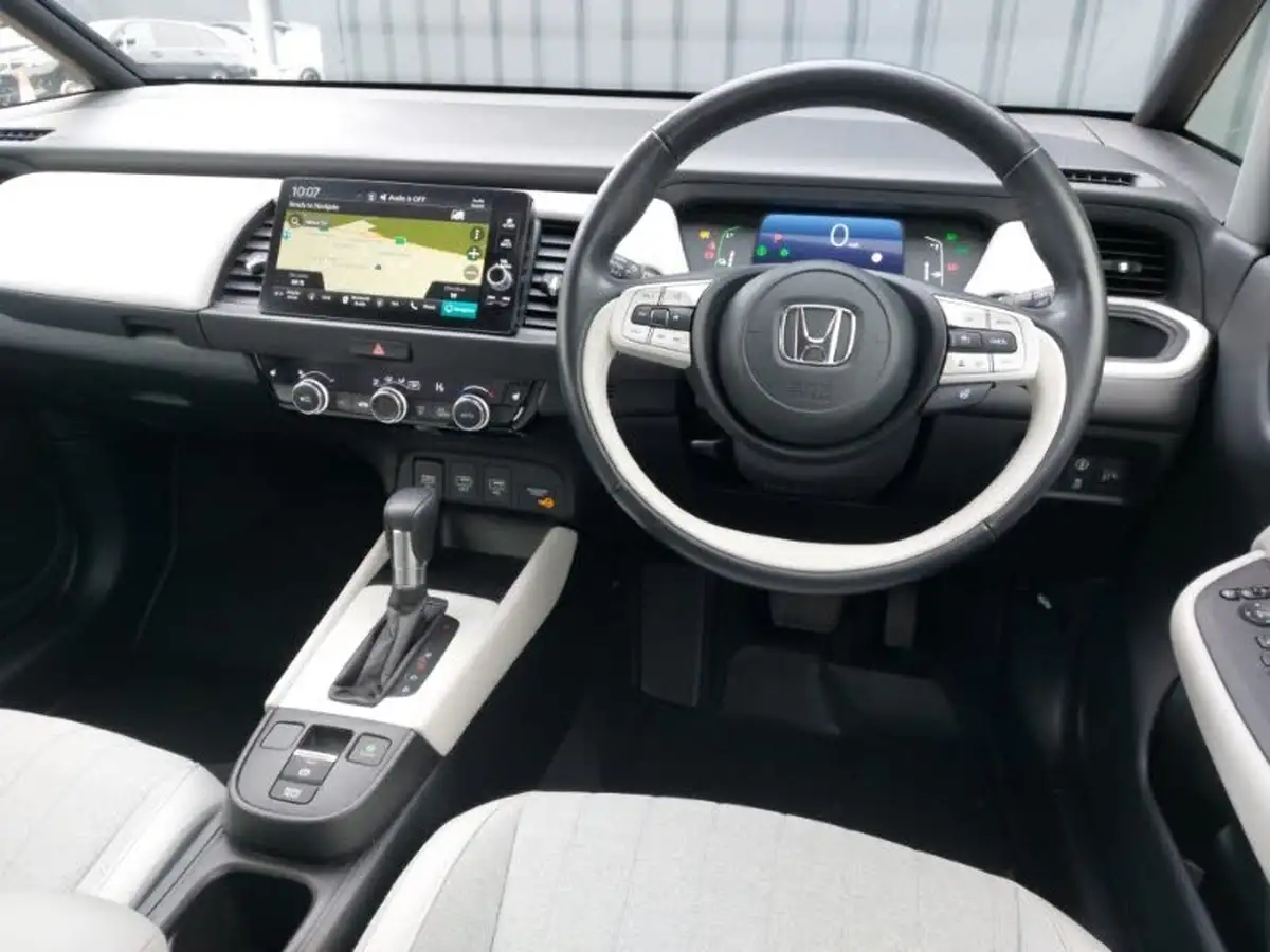 2020-honda-jazz-15-i-mmd-ex-big-6