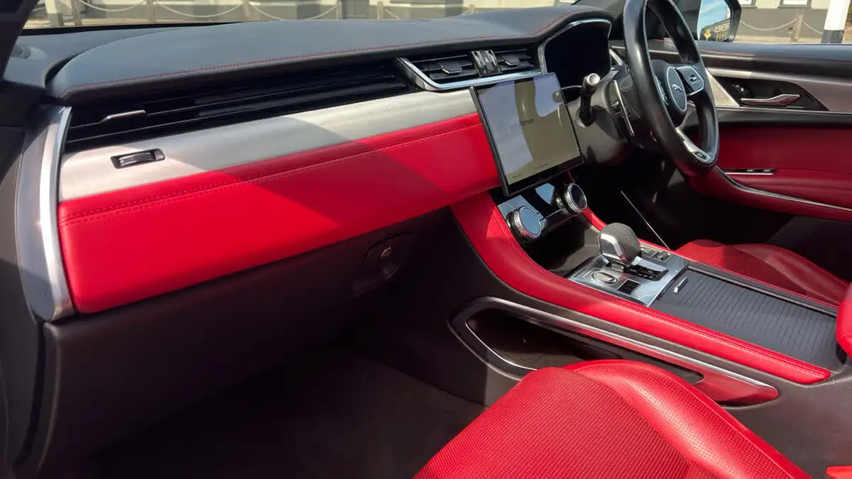 2021-jaguar-f-pace-20-d200-r-dynamic-se-mhev-big-22