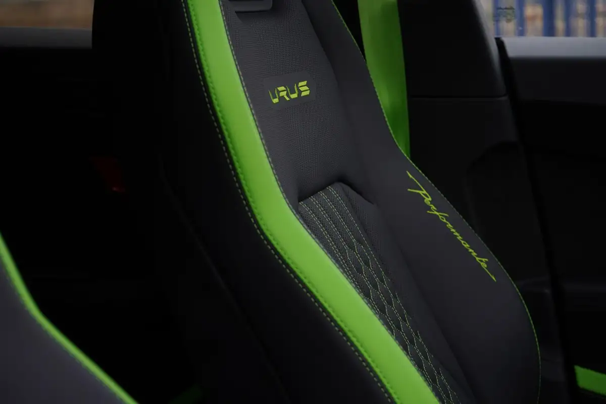 2024-lamborghini-urus-40-no-trim-big-31