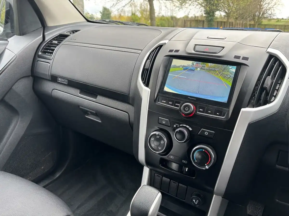 2020-isuzu-d-max-19td-xtr-nav-auto-big-11