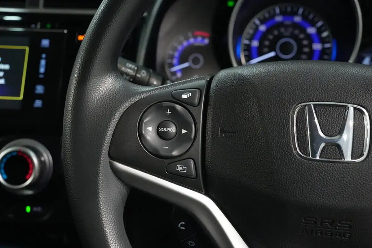 2018-honda-jazz-13-i-vtec-se-big-26