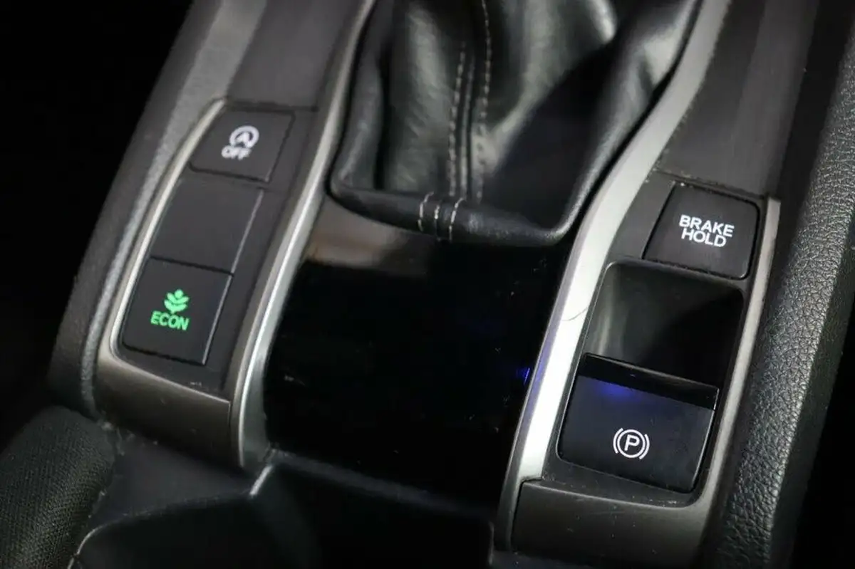 2018-honda-civic-16-i-dtec-sr-hatchback-5d-big-29