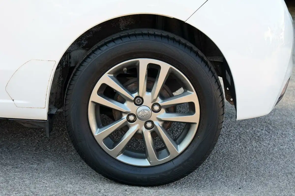 2015-toyota-yaris-133-icon-vvt-i-3d-big-17