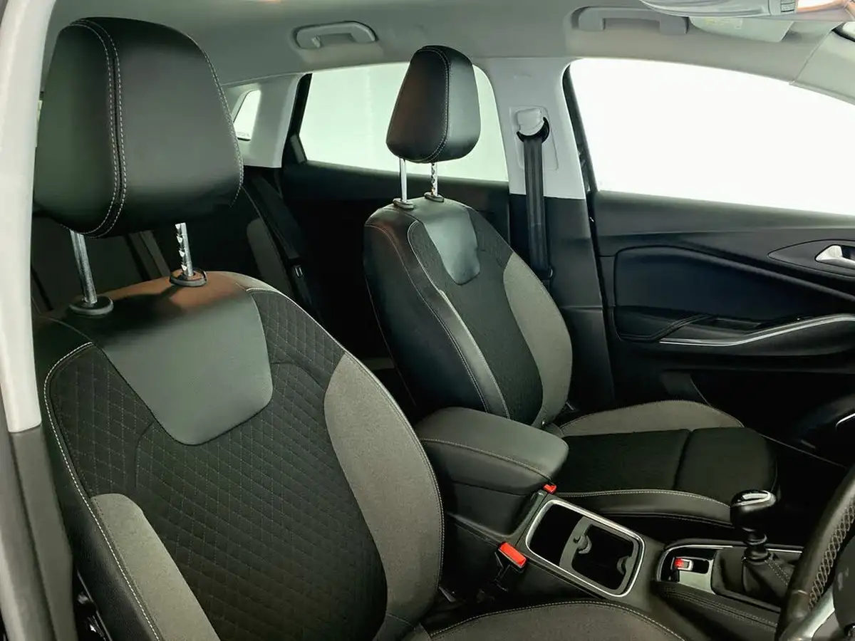 2019-vauxhall-grandland-x-12-sri-nav-big-14