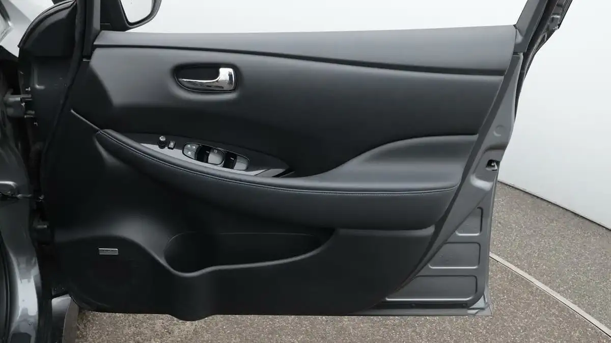 2021-nissan-leaf-e-tekna-big-15