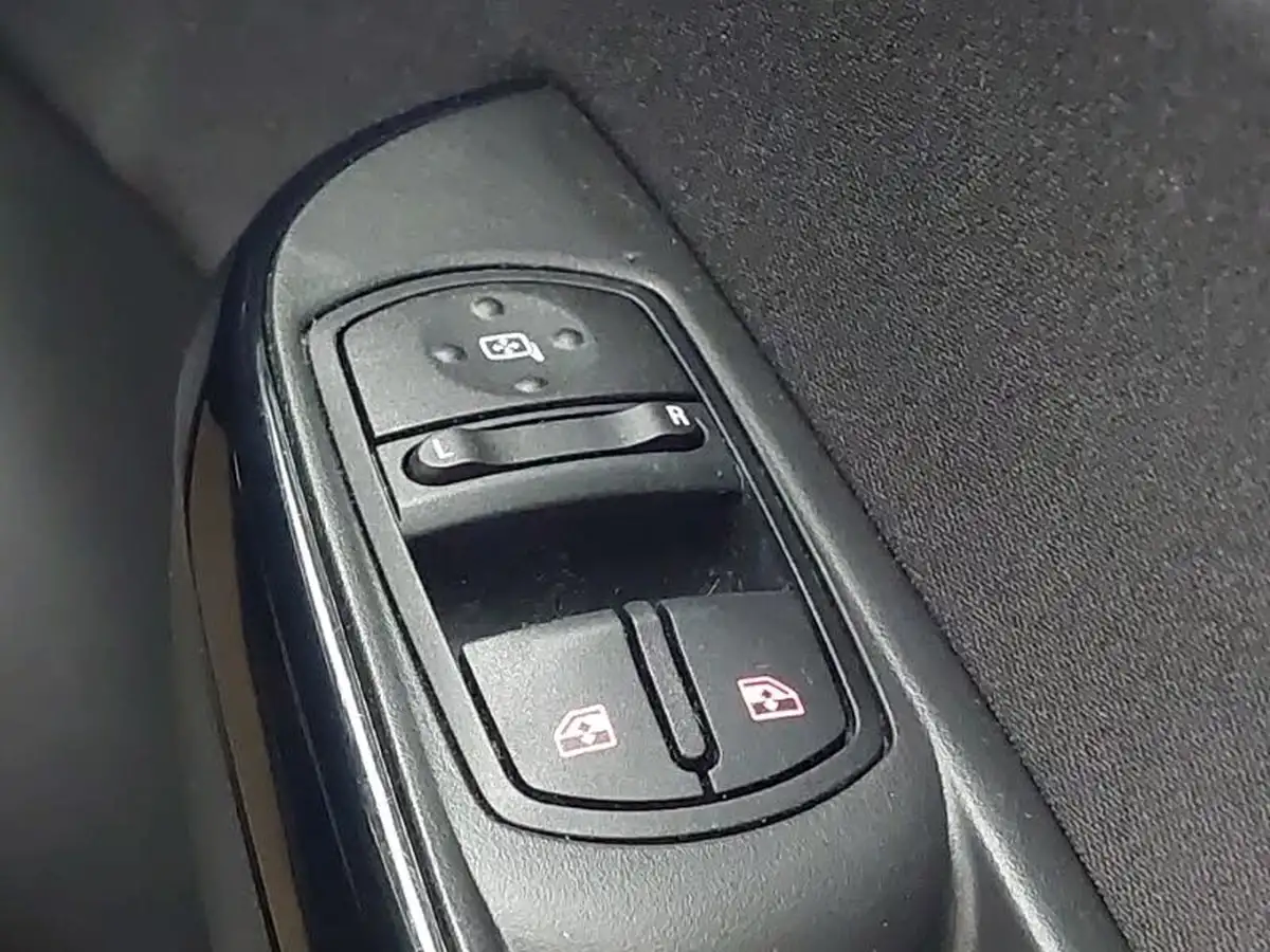 2019-vauxhall-corsa-14i-sri-vx-line-nav-black-90ps-5d-big-17