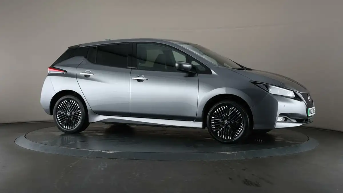 2022-nissan-leaf-e-e-tekna-59kwh-big-50