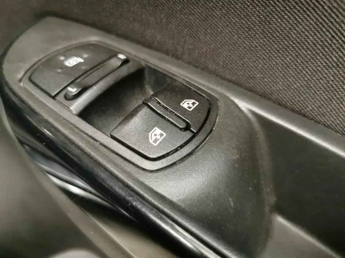2018-vauxhall-corsa-14i-sri-vx-line-90ps-ecotec-5d-big-12